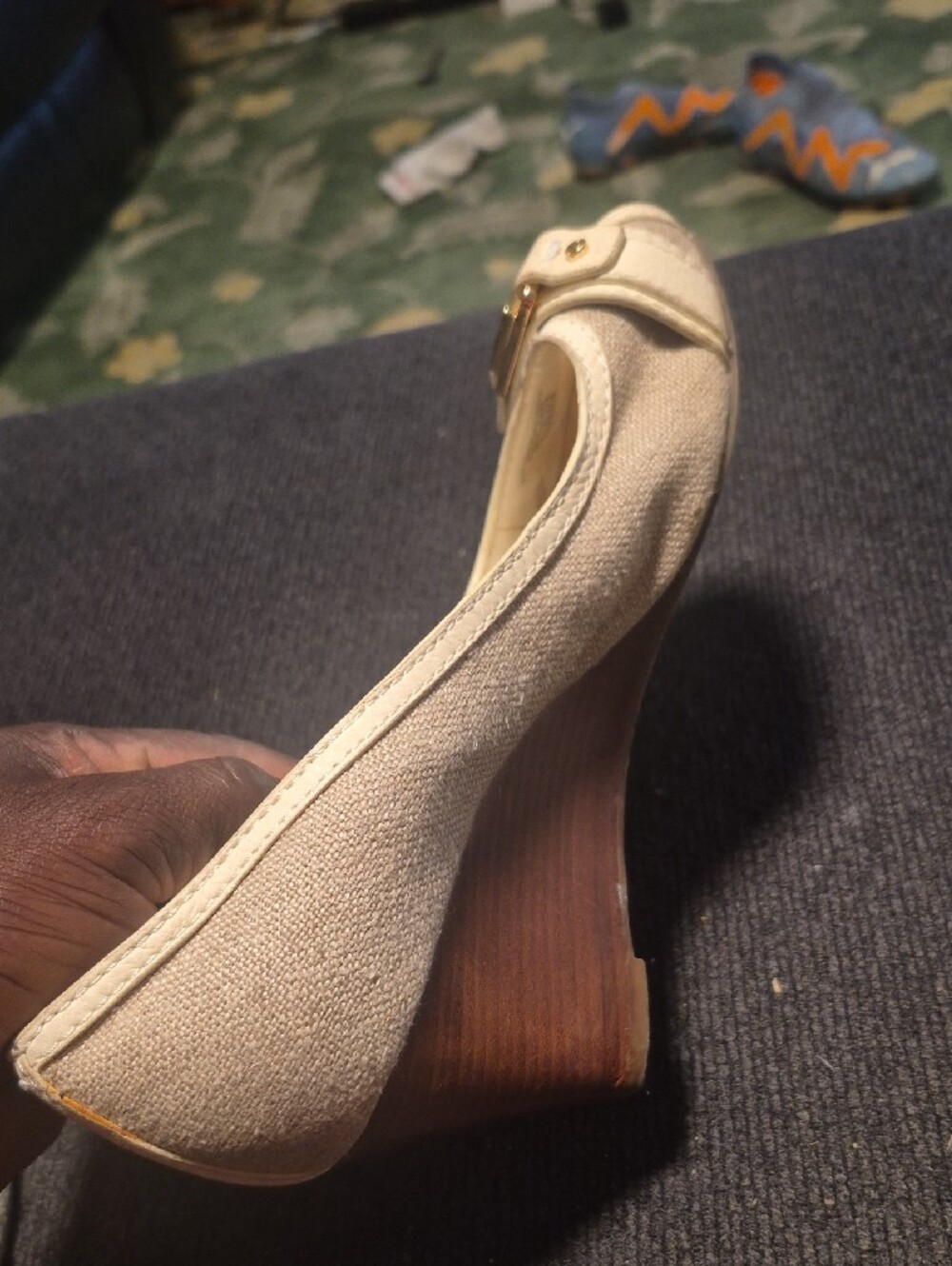 Tory Burch Cream Peep-Toe Kitten Heel Pumps with Gold Logo - Picture 8 of 9